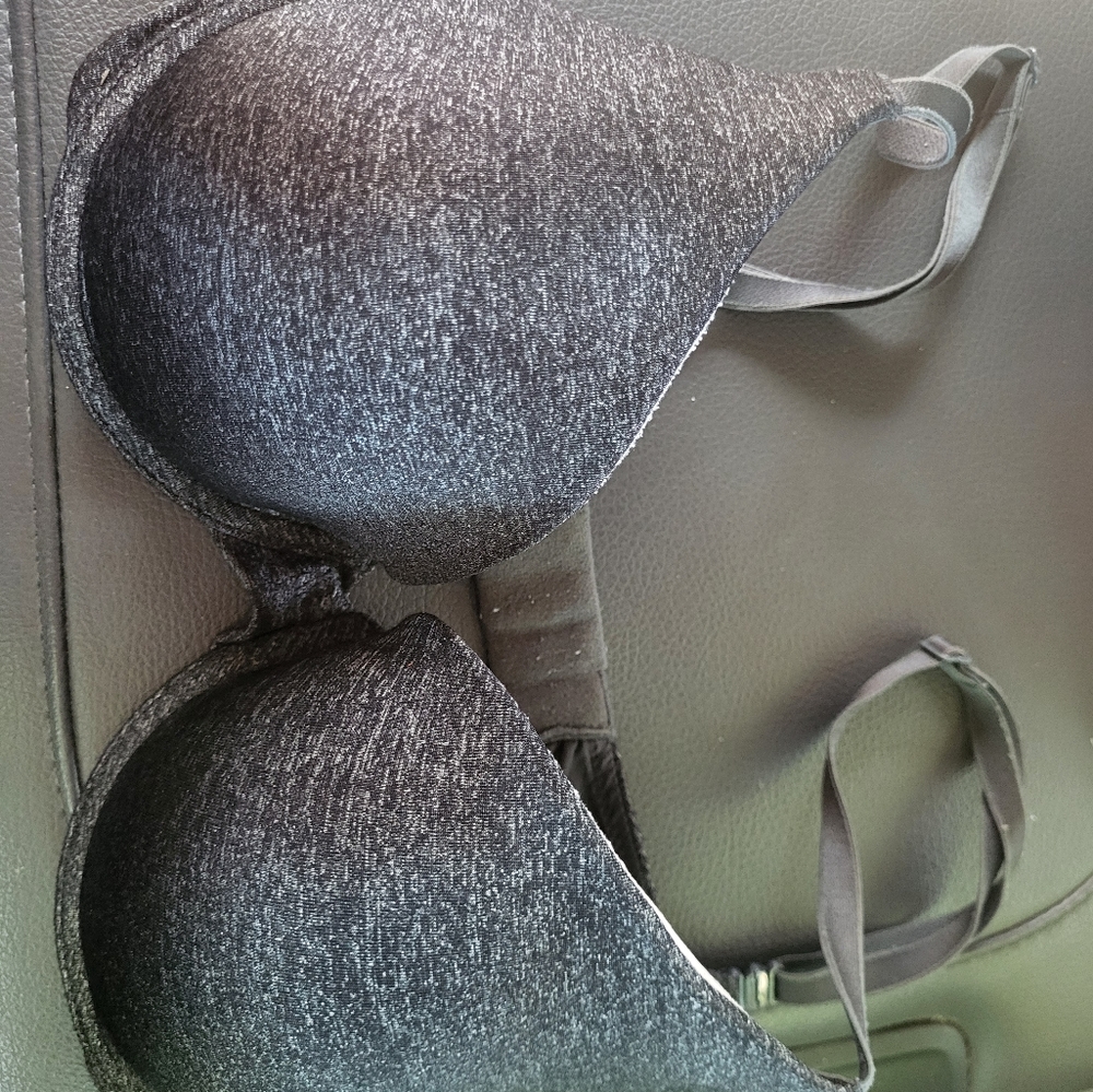 Victoria's Secret Uplift Semi Demi Bra 32D
